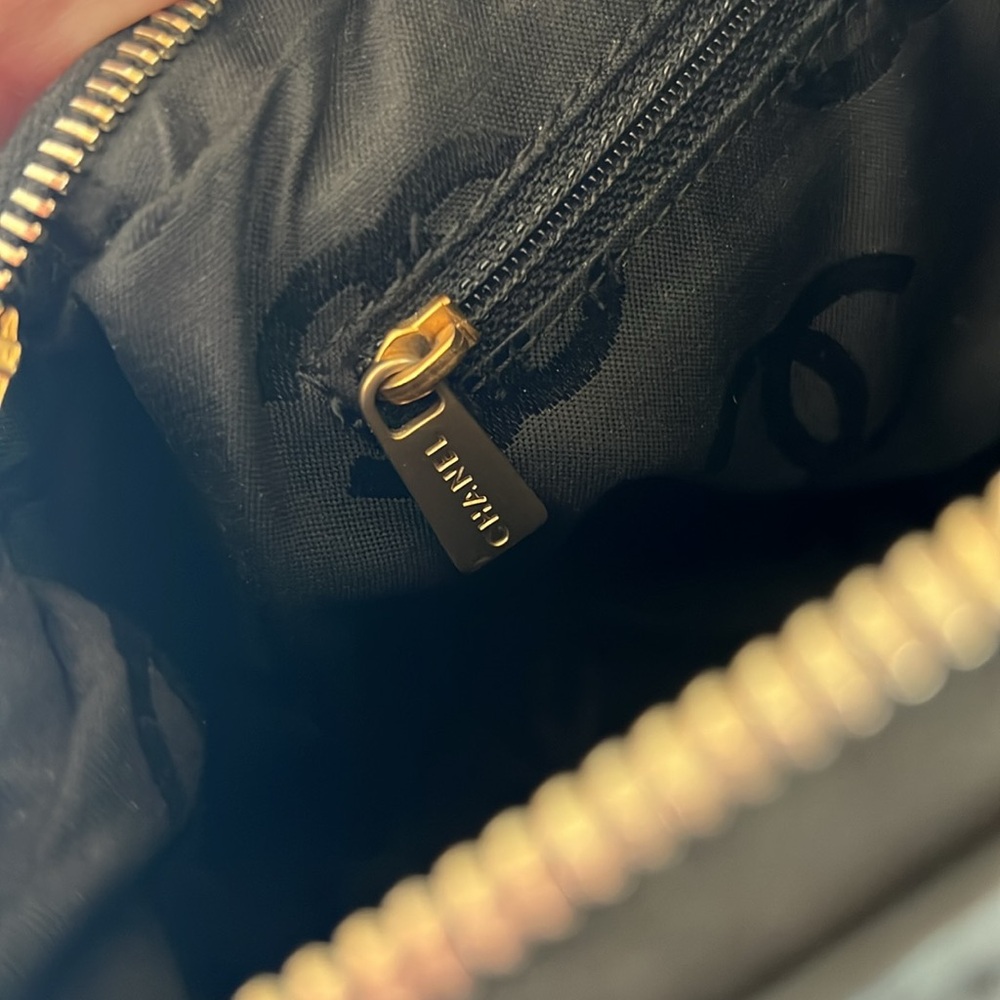 CHANEL Vintage Purse - Picture 14 of 17